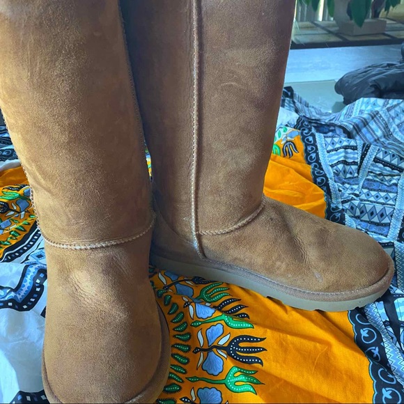 Big Kid Shoe Bundle Ugg’s & Jordan’s - Picture 5 of 12